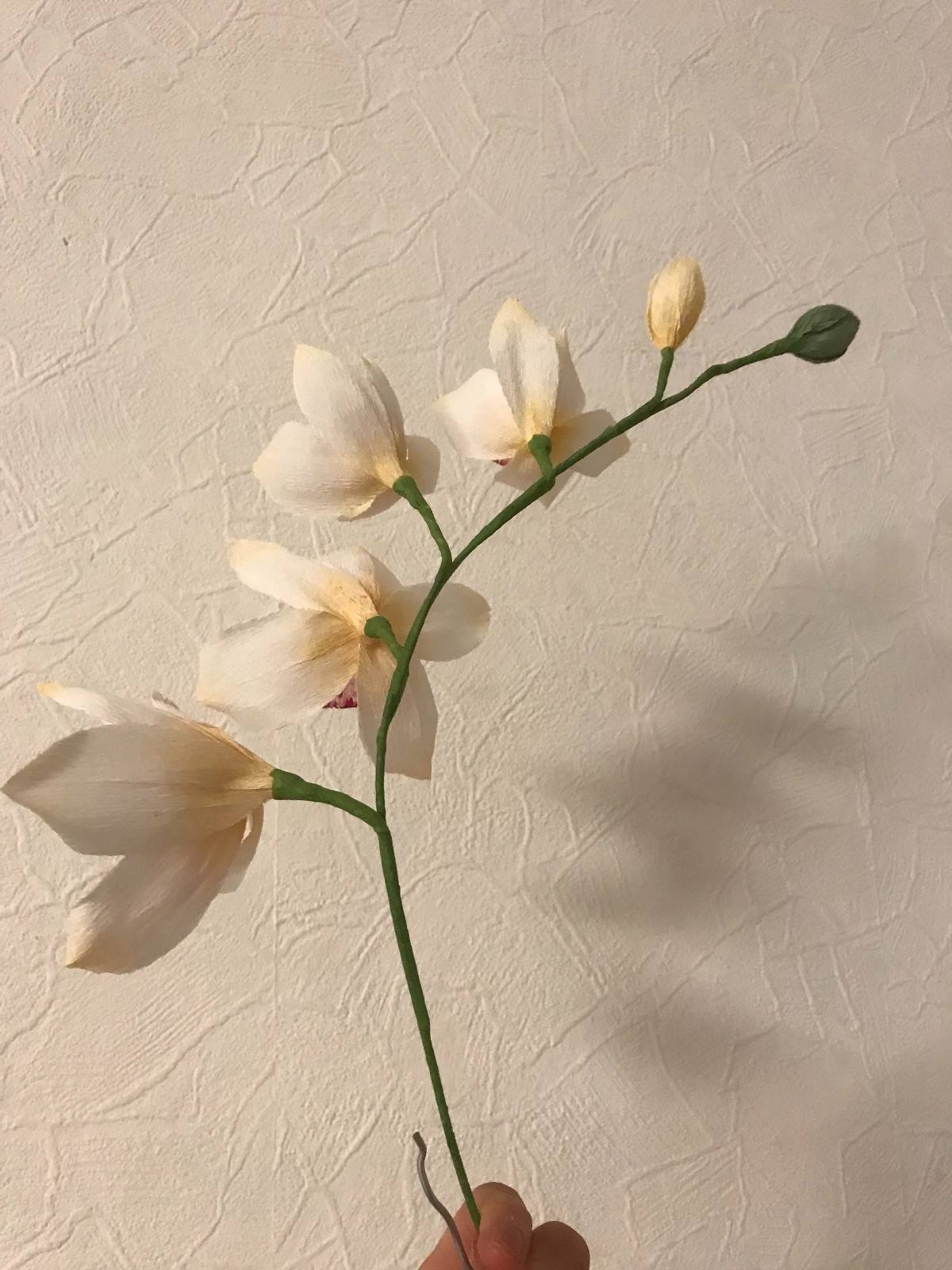 Handgemachte Papier-Orchidee aus Krepppapier – Bild 5