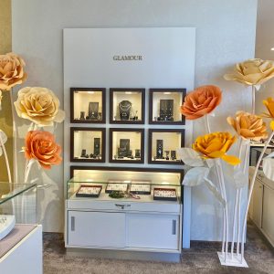 Handgemachter großer 5er-Blumenstand, XXL Papierblumen